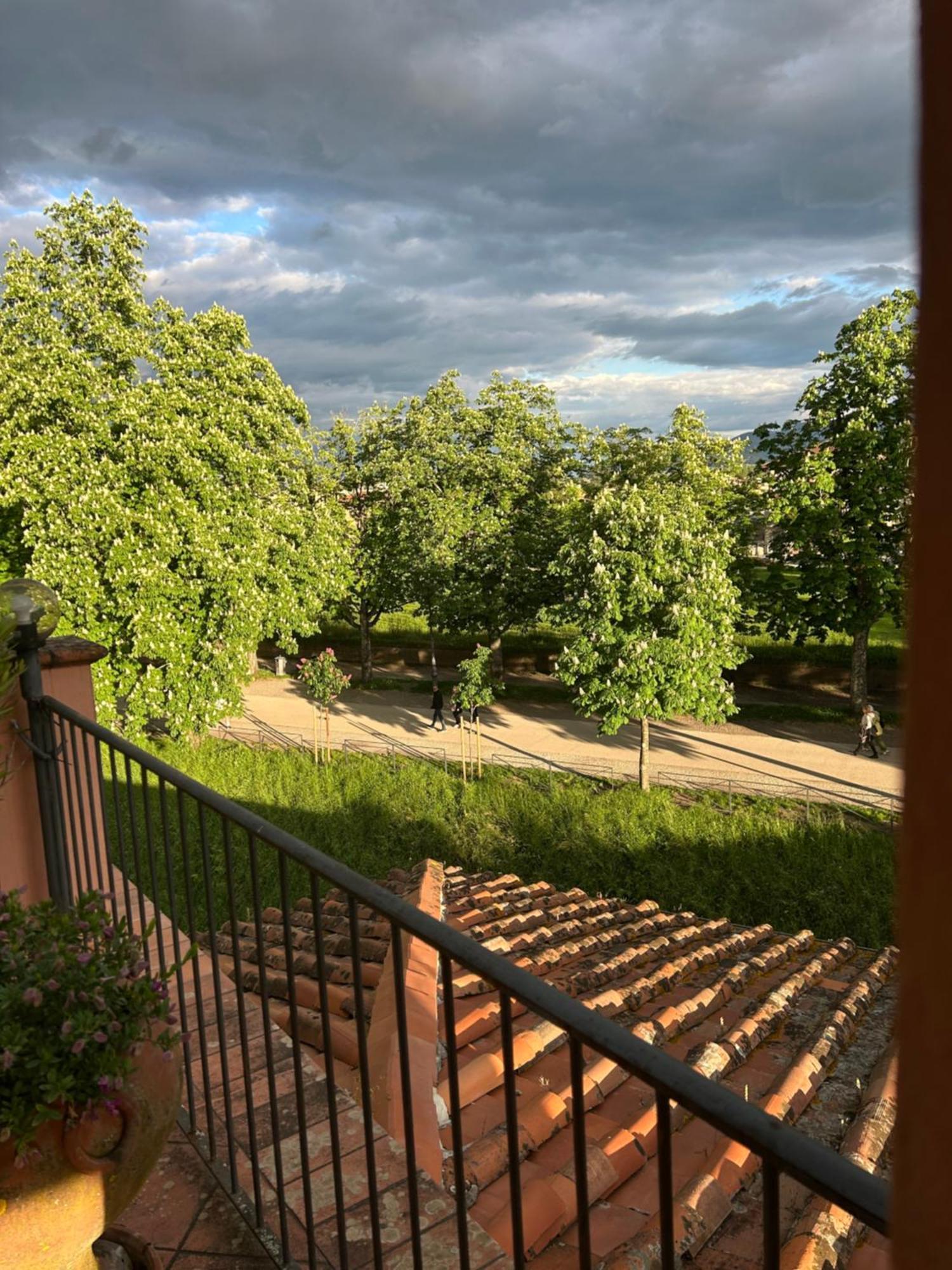 La Terrazza Fra Le Torri Διαμέρισμα Λούκα Εξωτερικό φωτογραφία