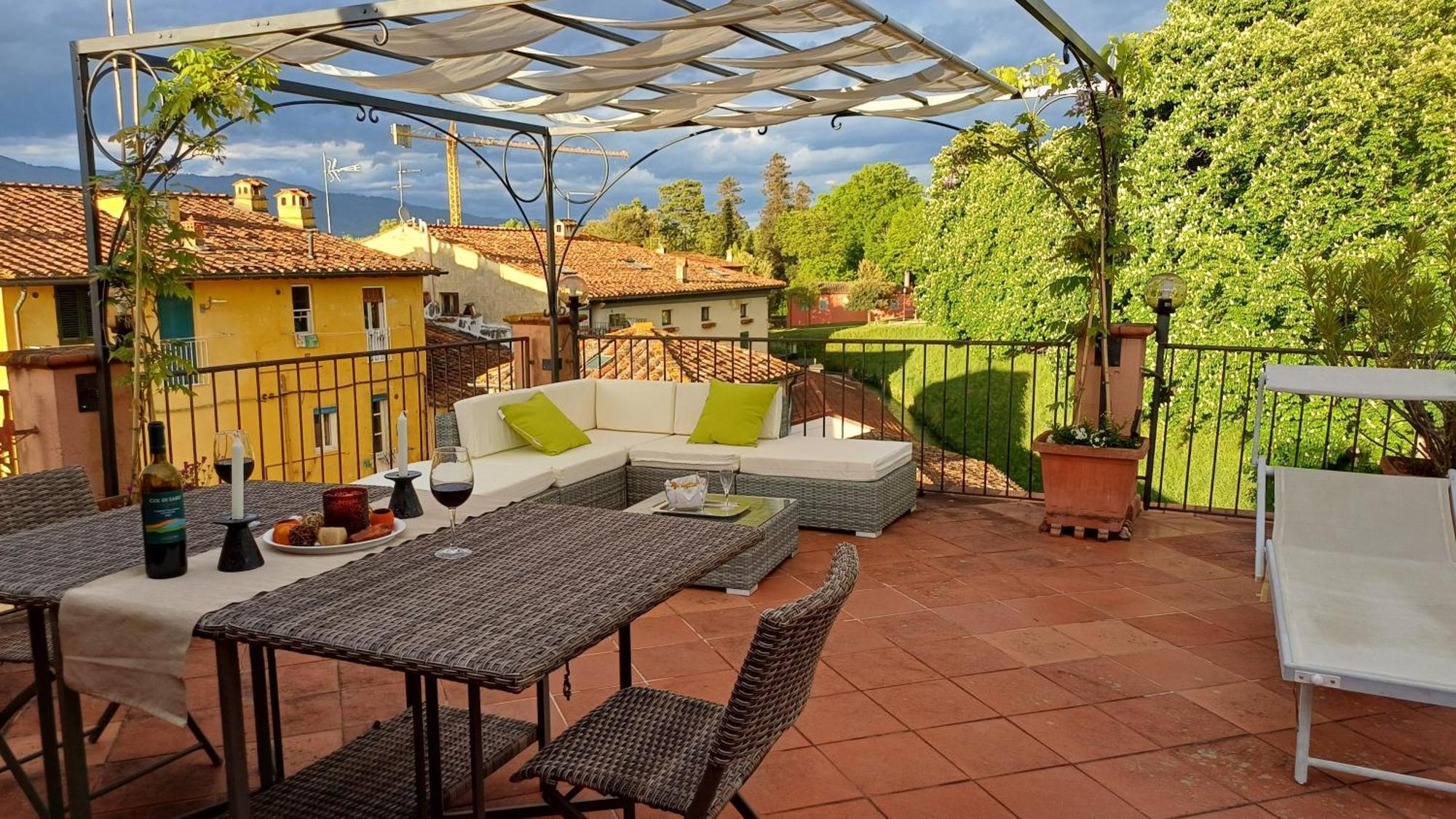 La Terrazza Fra Le Torri Διαμέρισμα Λούκα Εξωτερικό φωτογραφία