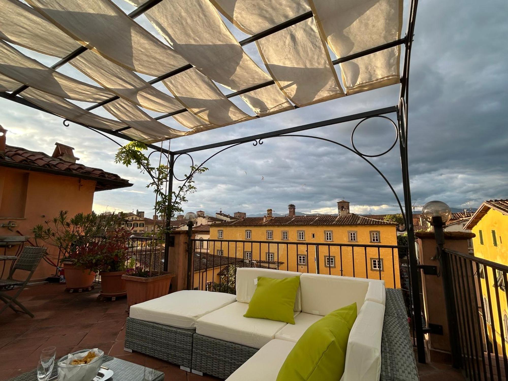 La Terrazza Fra Le Torri Διαμέρισμα Λούκα Εξωτερικό φωτογραφία