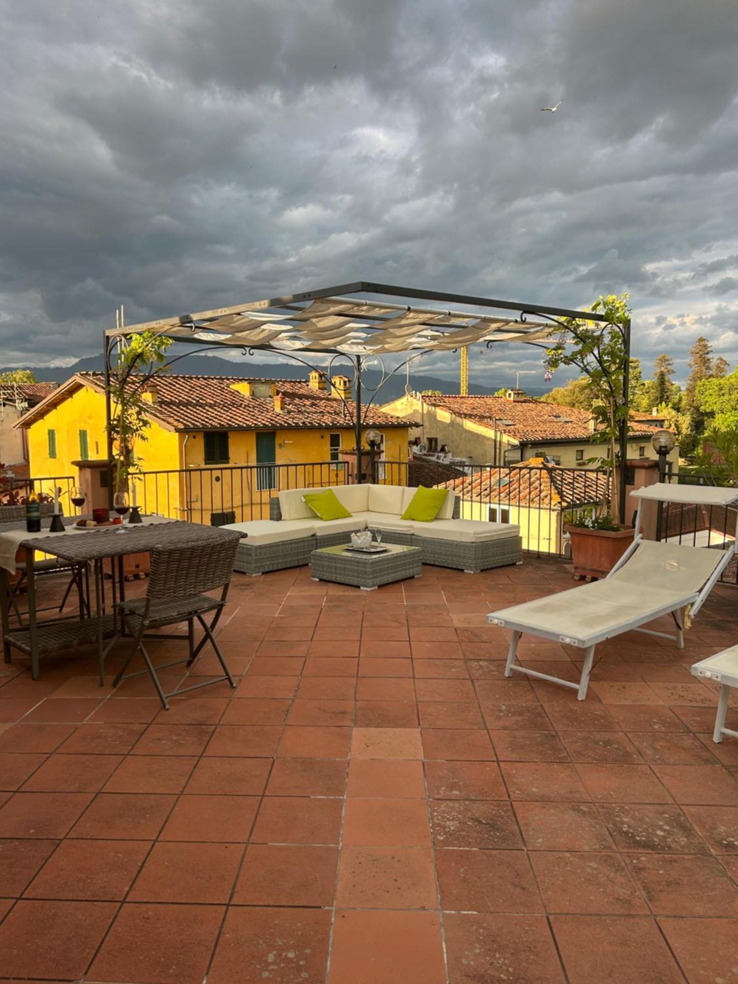 La Terrazza Fra Le Torri Διαμέρισμα Λούκα Εξωτερικό φωτογραφία